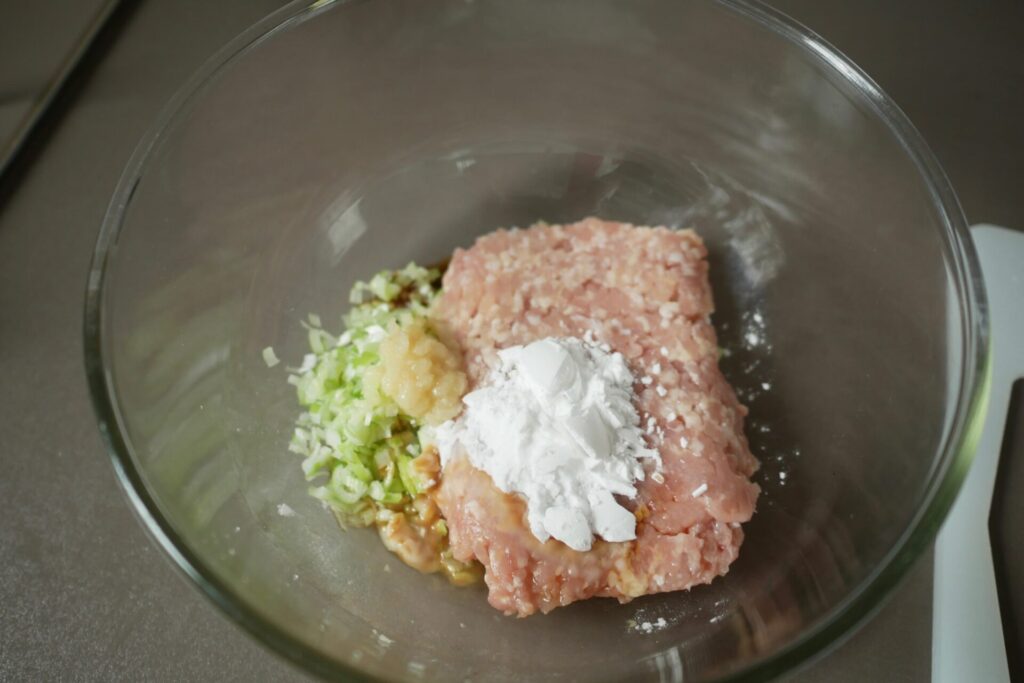 手作りつくねの材料を合わせる