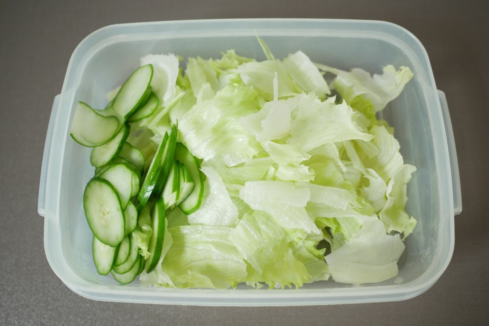 チョレギサラダ用の野菜・レタスとキュウリ