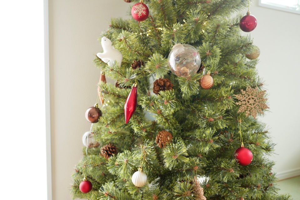 ニトリのオーナメントでクリスマスツリー飾り