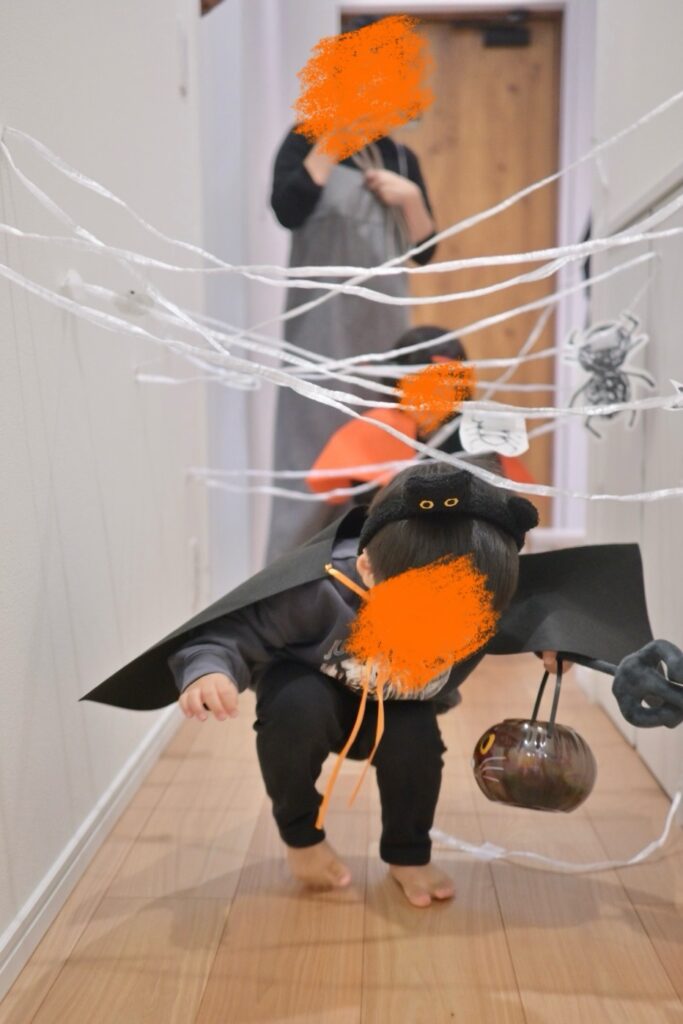 ハロウィンのクモの巣くぐりゲーム