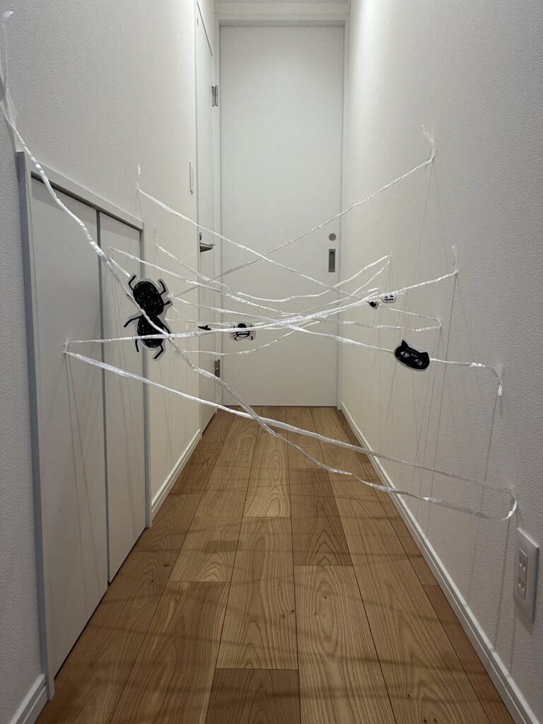 ハロウィン クモの巣くぐりゲーム