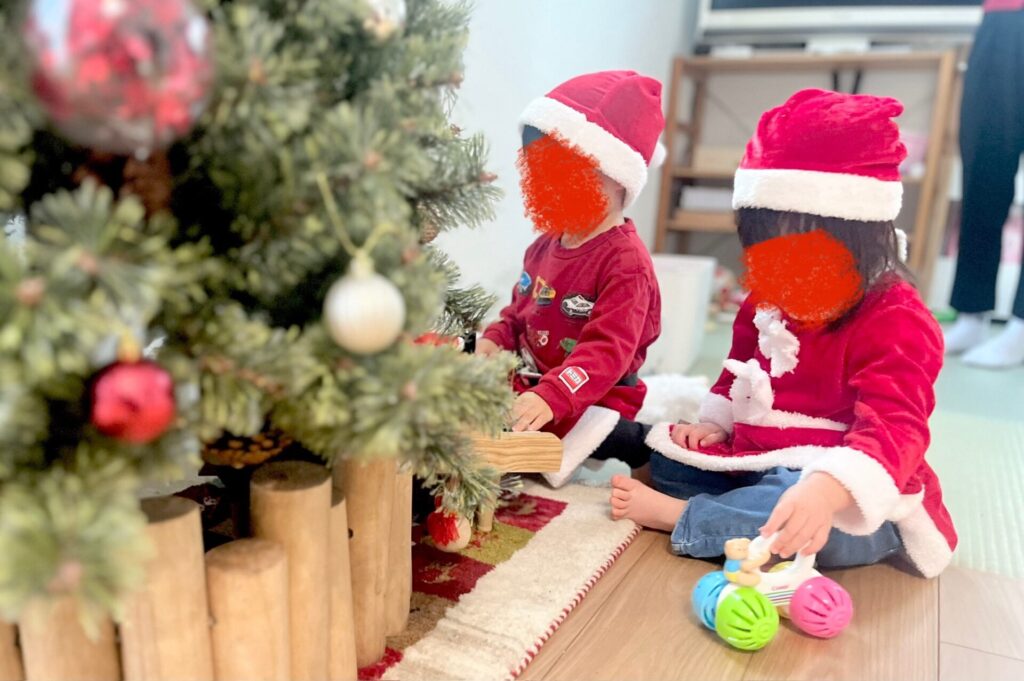 サンタ衣装の代わりに赤い服