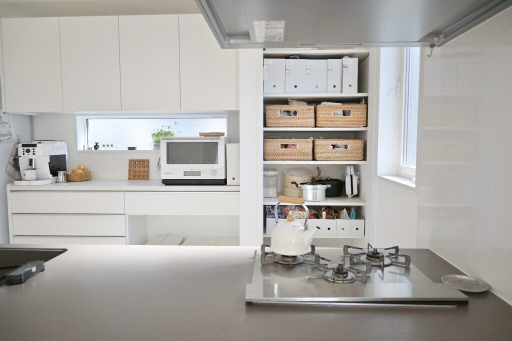 奥行50cm・0.5畳のパントリー収納（リシェルsi後方）