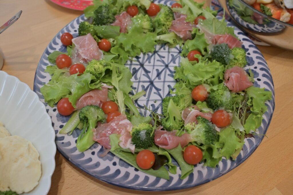 クリスマスリースサラダ