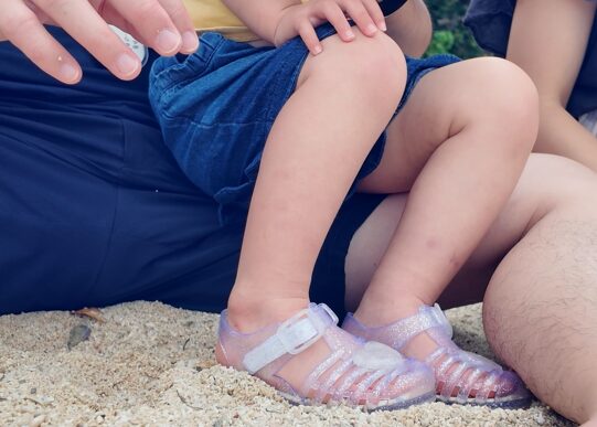 海辺に便利なビニール製サンダル