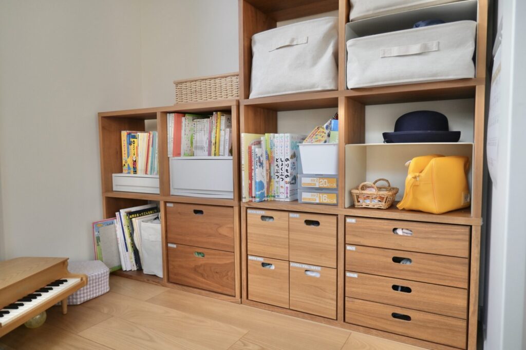 スタッキングシェルフで幼稚園準備コーナー
