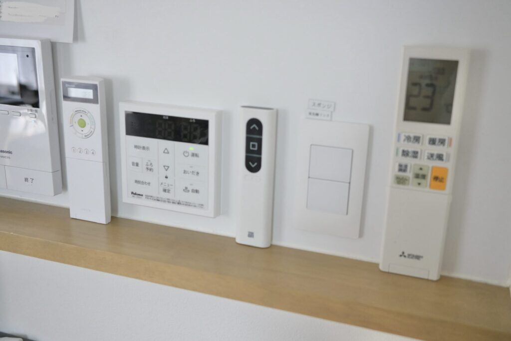 スイッチニッチにリモコン収納