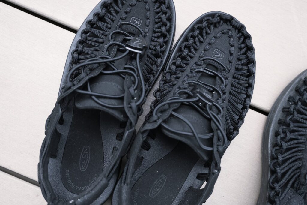 KEEN UNEEKブラックは汚れが目立たない