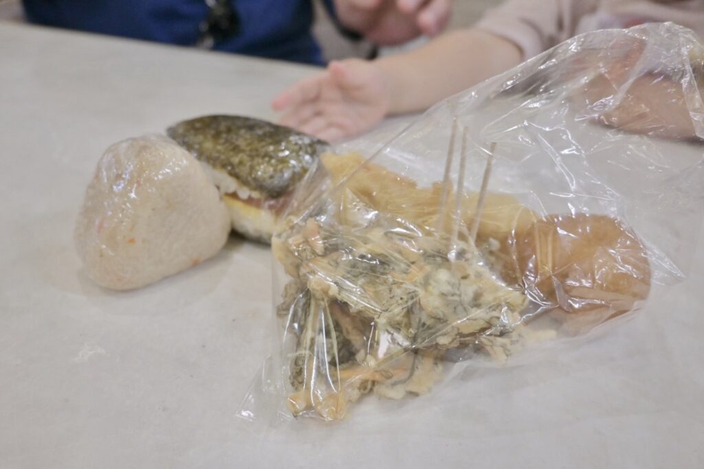 石垣市公設市場でランチ