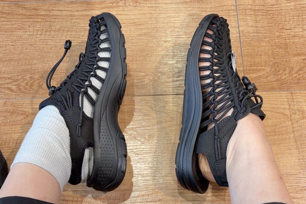 KEEN ASTORIAとUNEEKの比較写真