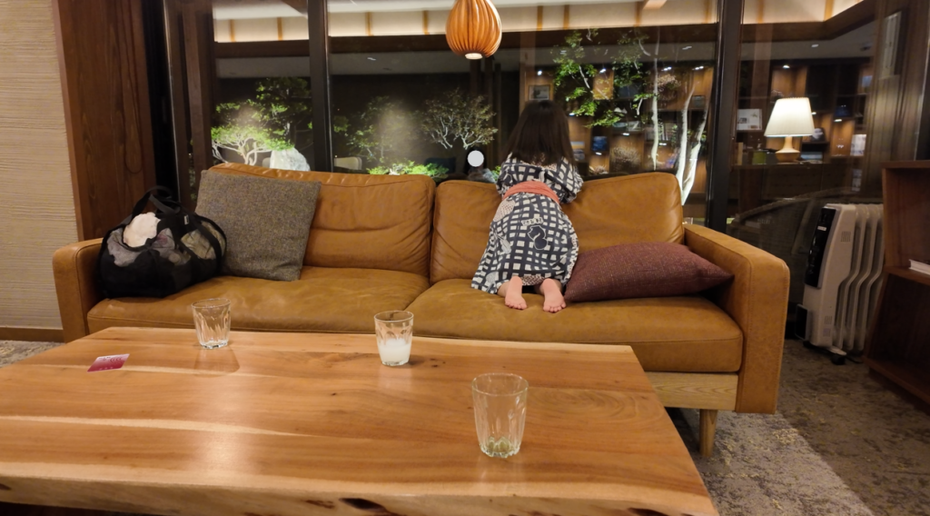 観月苑　ラウンジ渡月
