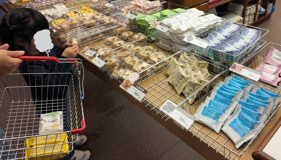 六花亭帯広本店のお土産コーナー