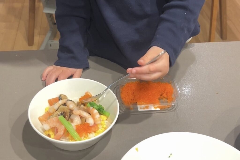 3歳のお料理お手伝い　ちらし寿司作り