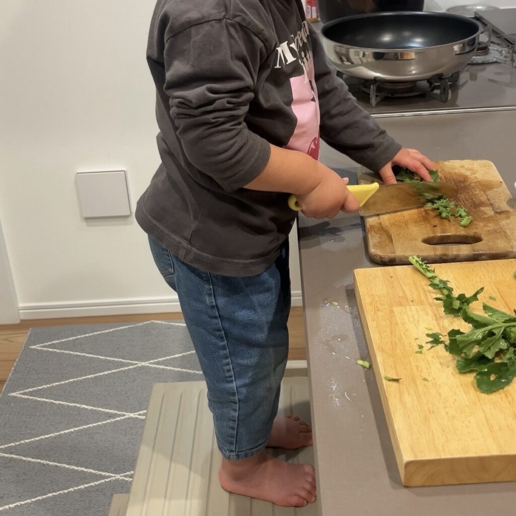 子ども料理に便利な踏み台