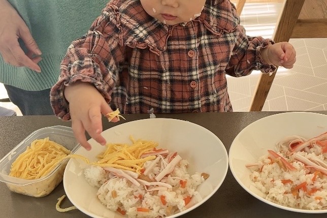 1歳のお料理お手伝い　ちらし寿司