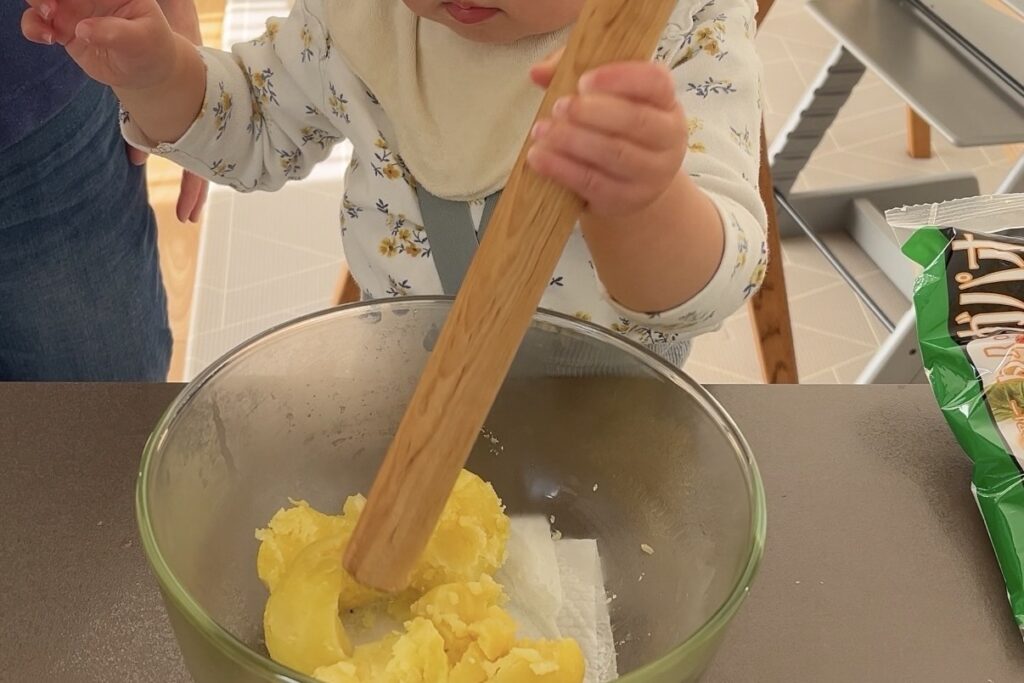 1歳のお料理お手伝い　ポテトサラダ
