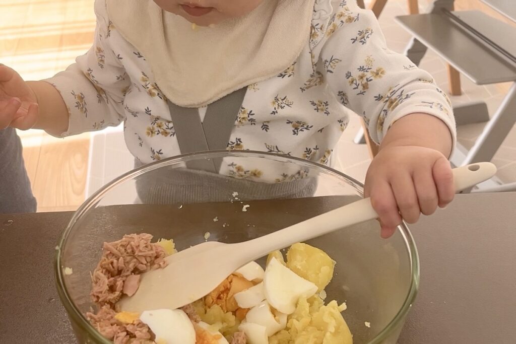 1歳のお料理お手伝い　ポテトサラダ